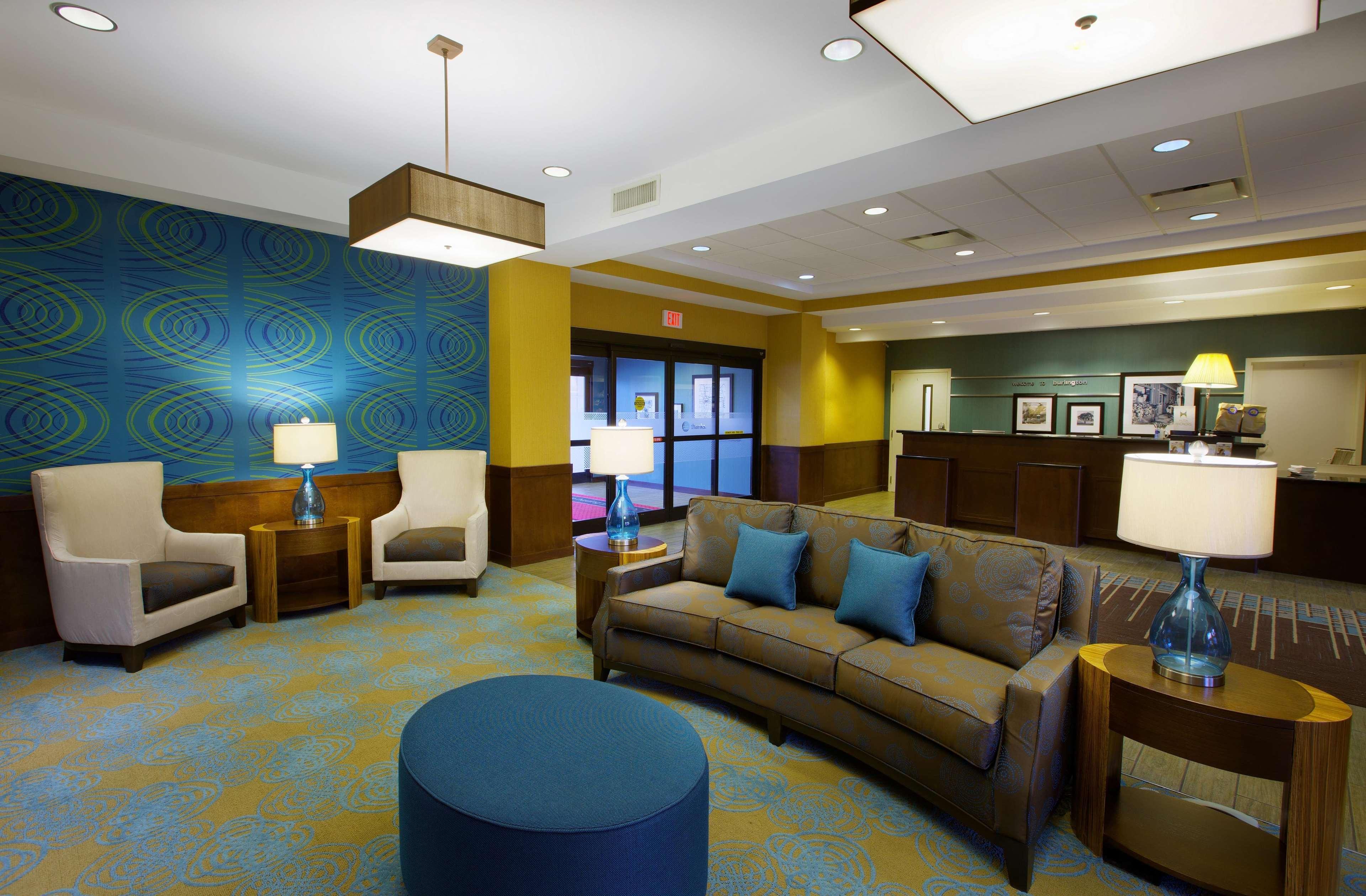 Hampton Inn & Suites Burlington Bagian luar foto