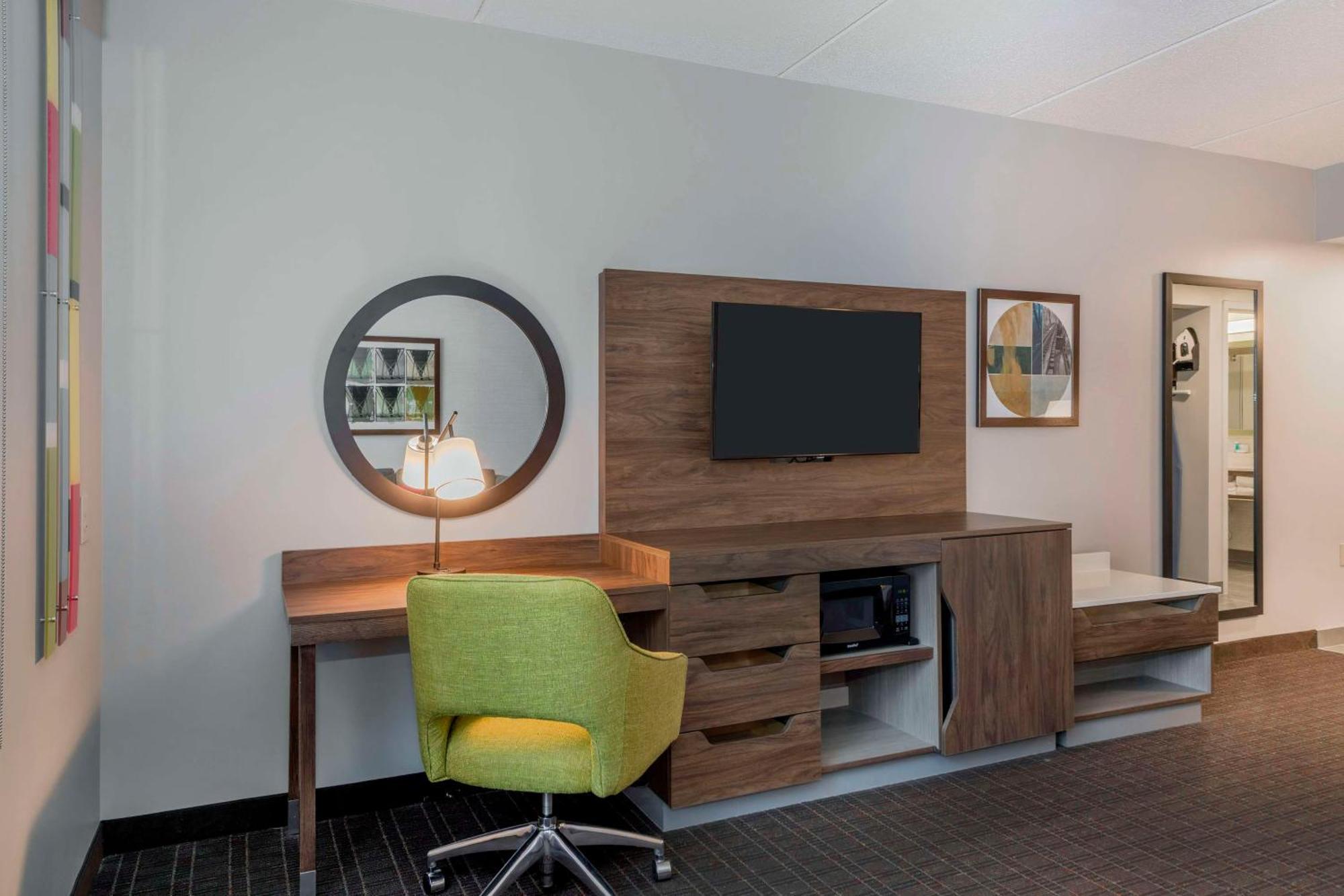 Hampton Inn & Suites Burlington Bagian luar foto