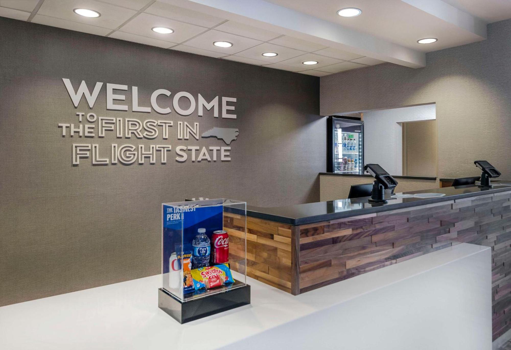 Hampton Inn & Suites Burlington Bagian luar foto