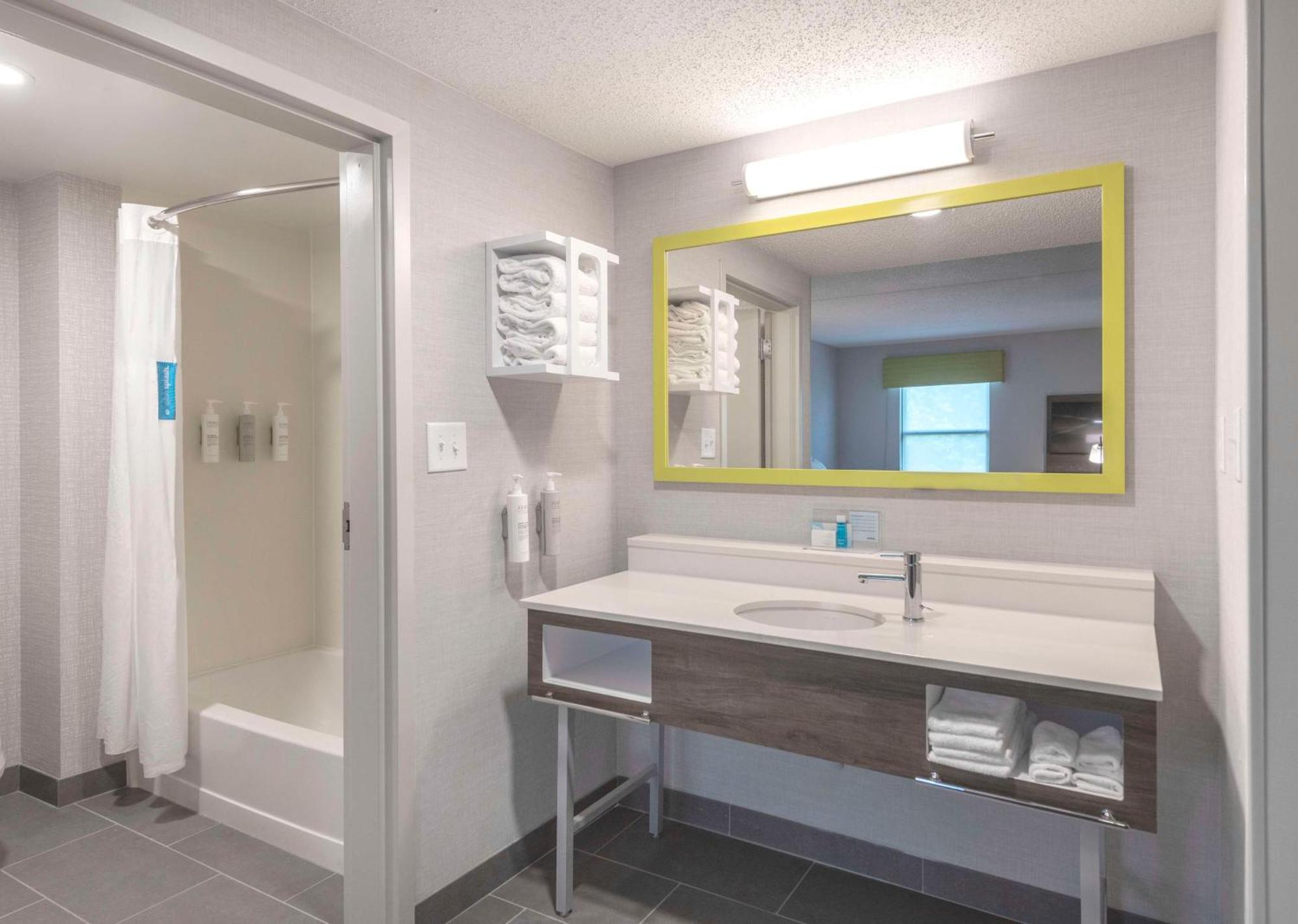 Hampton Inn & Suites Burlington Bagian luar foto