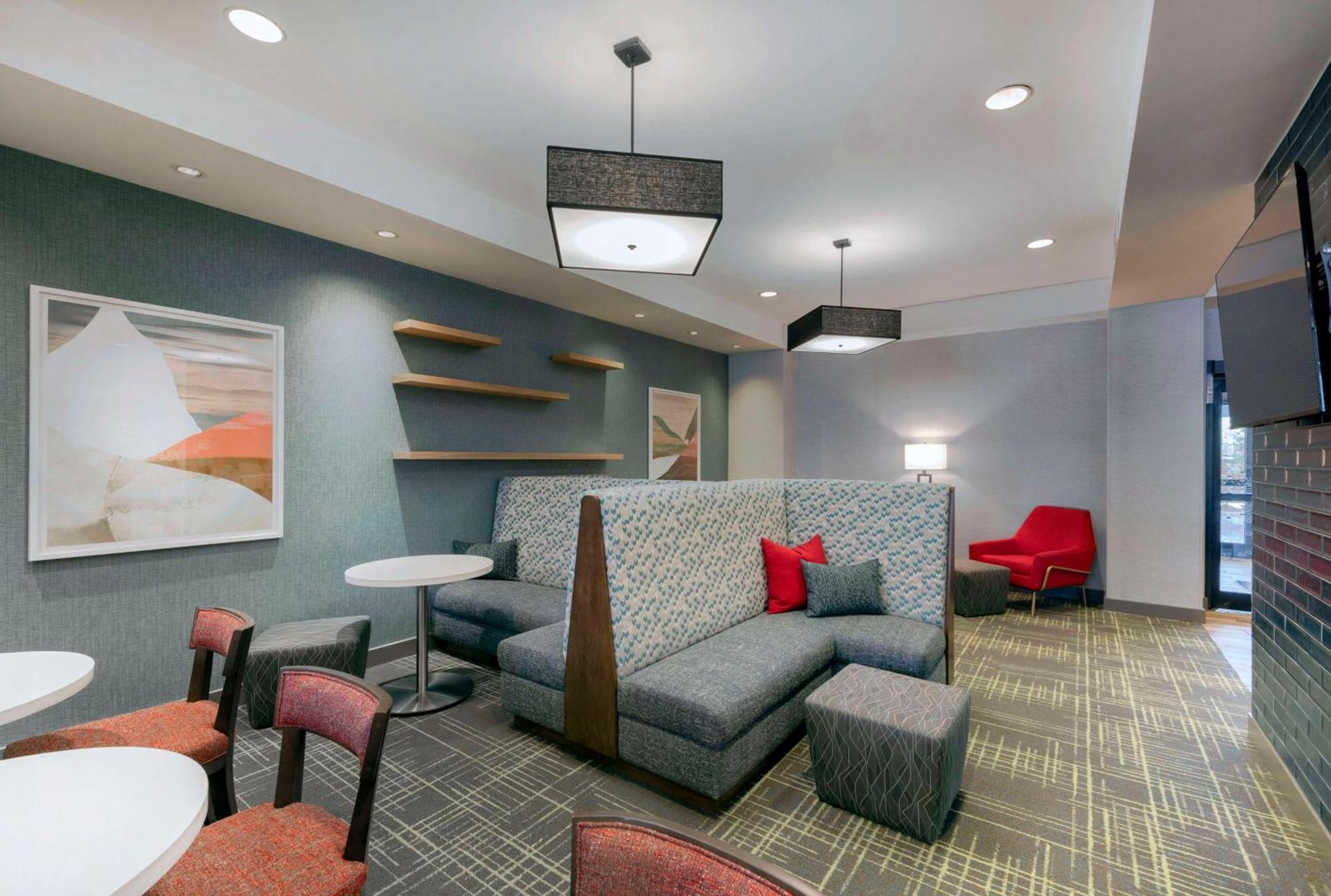 Hampton Inn & Suites Burlington Bagian luar foto