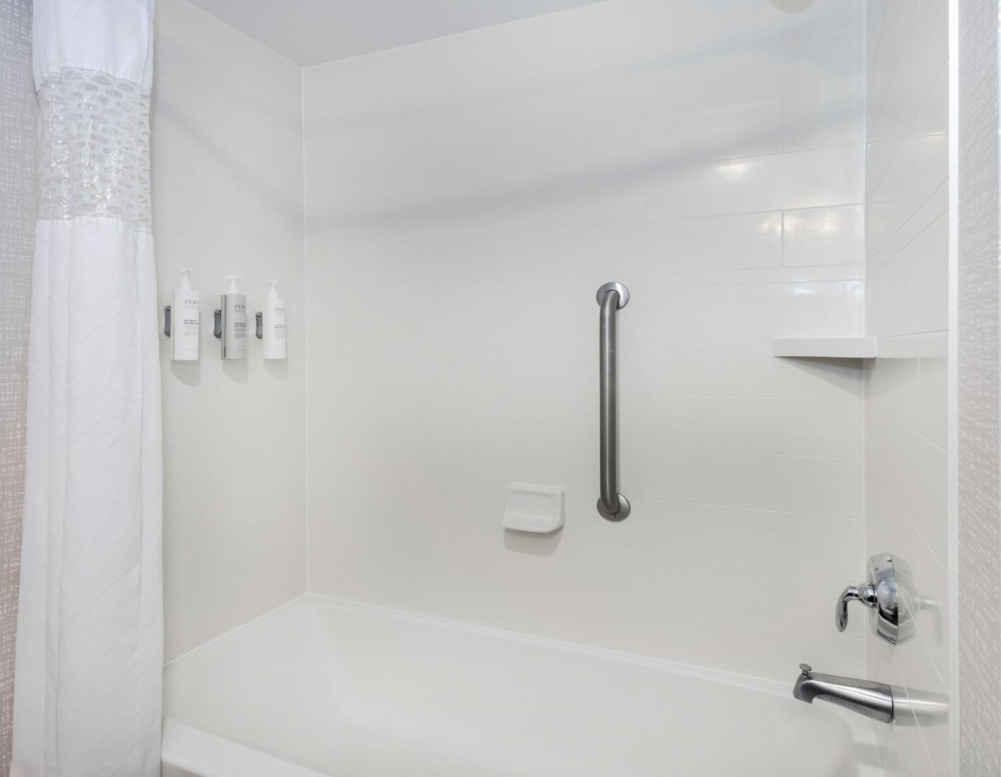 Hampton Inn & Suites Burlington Bagian luar foto