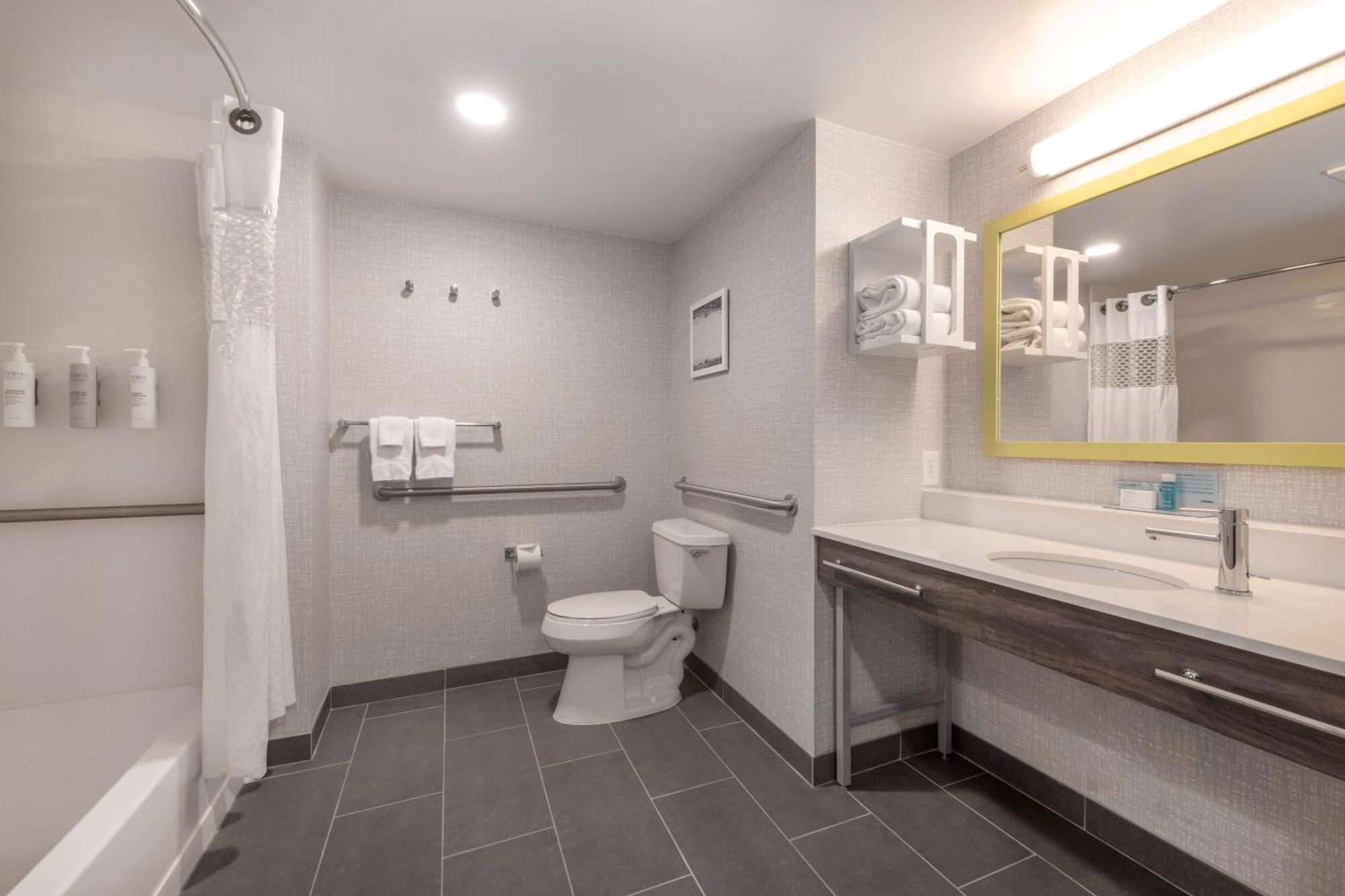 Hampton Inn & Suites Burlington Bagian luar foto
