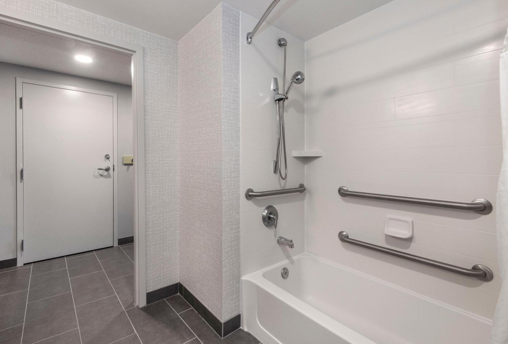 Hampton Inn & Suites Burlington Bagian luar foto