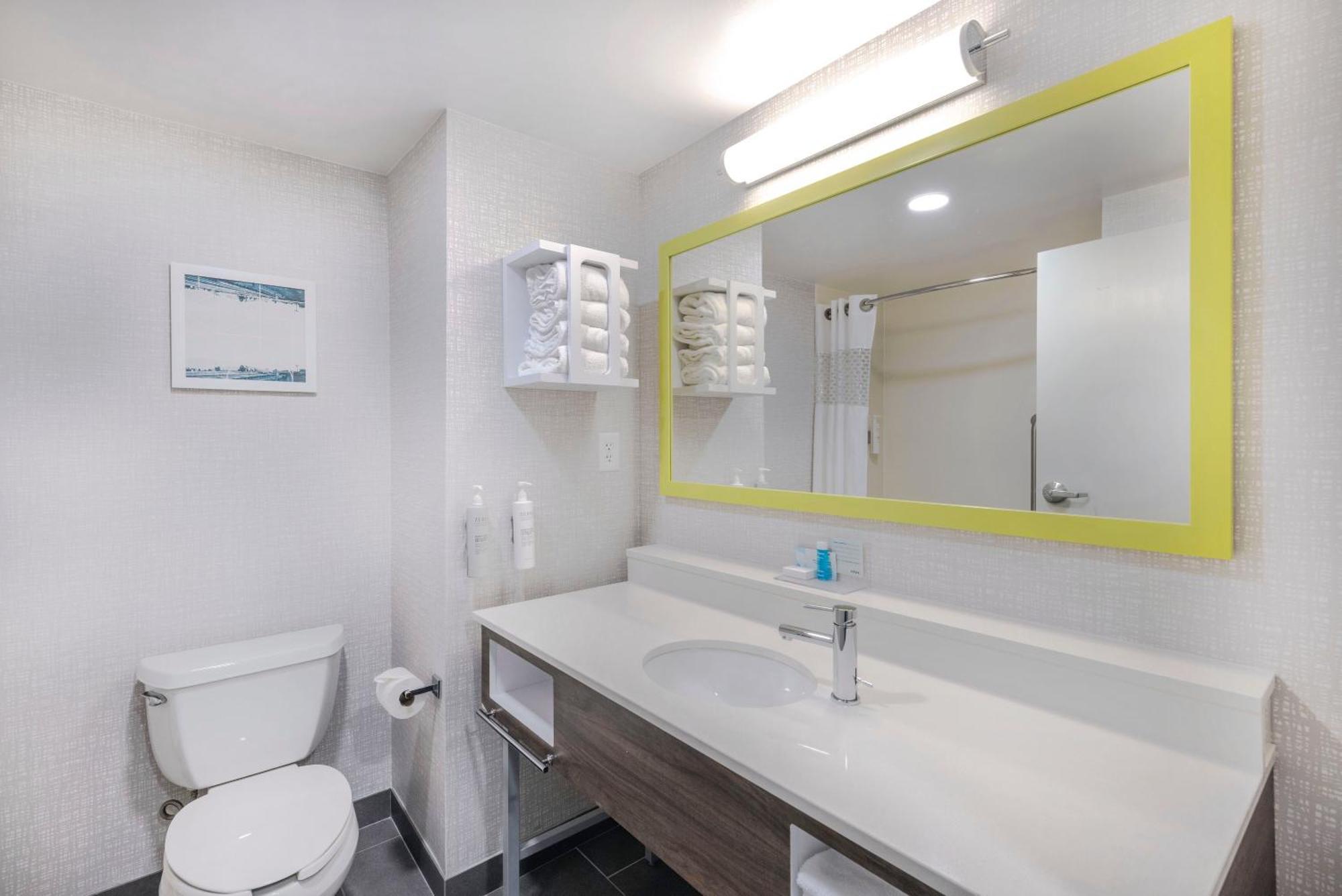 Hampton Inn & Suites Burlington Bagian luar foto