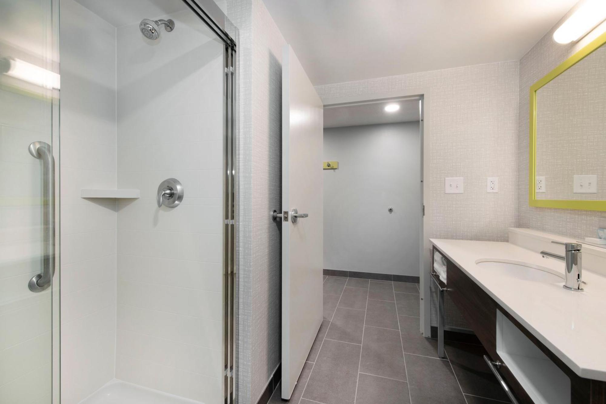 Hampton Inn & Suites Burlington Bagian luar foto
