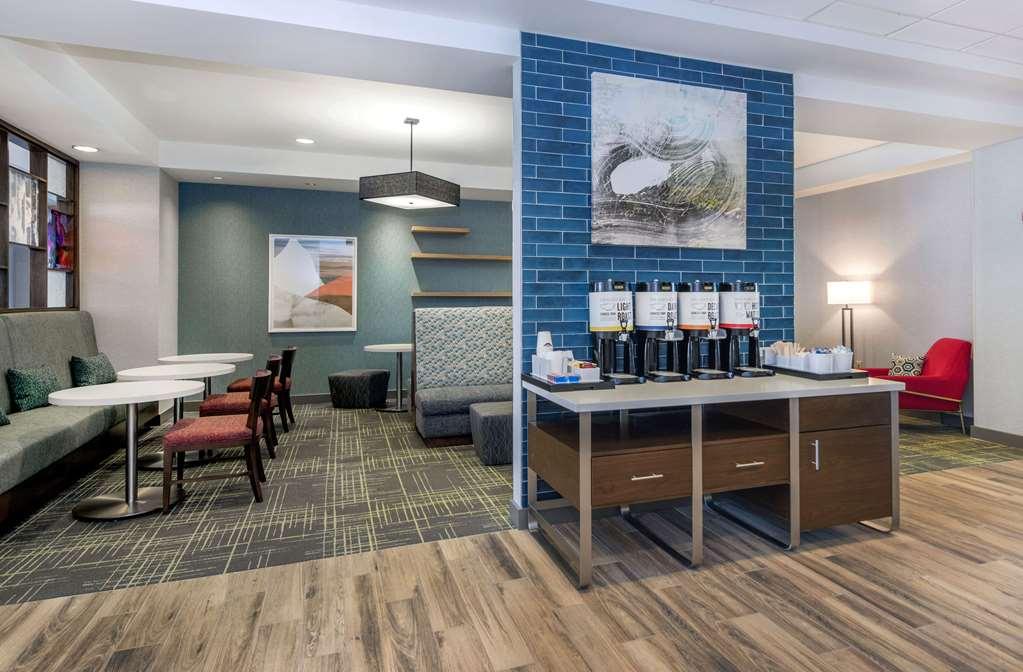 Hampton Inn & Suites Burlington Restoran foto