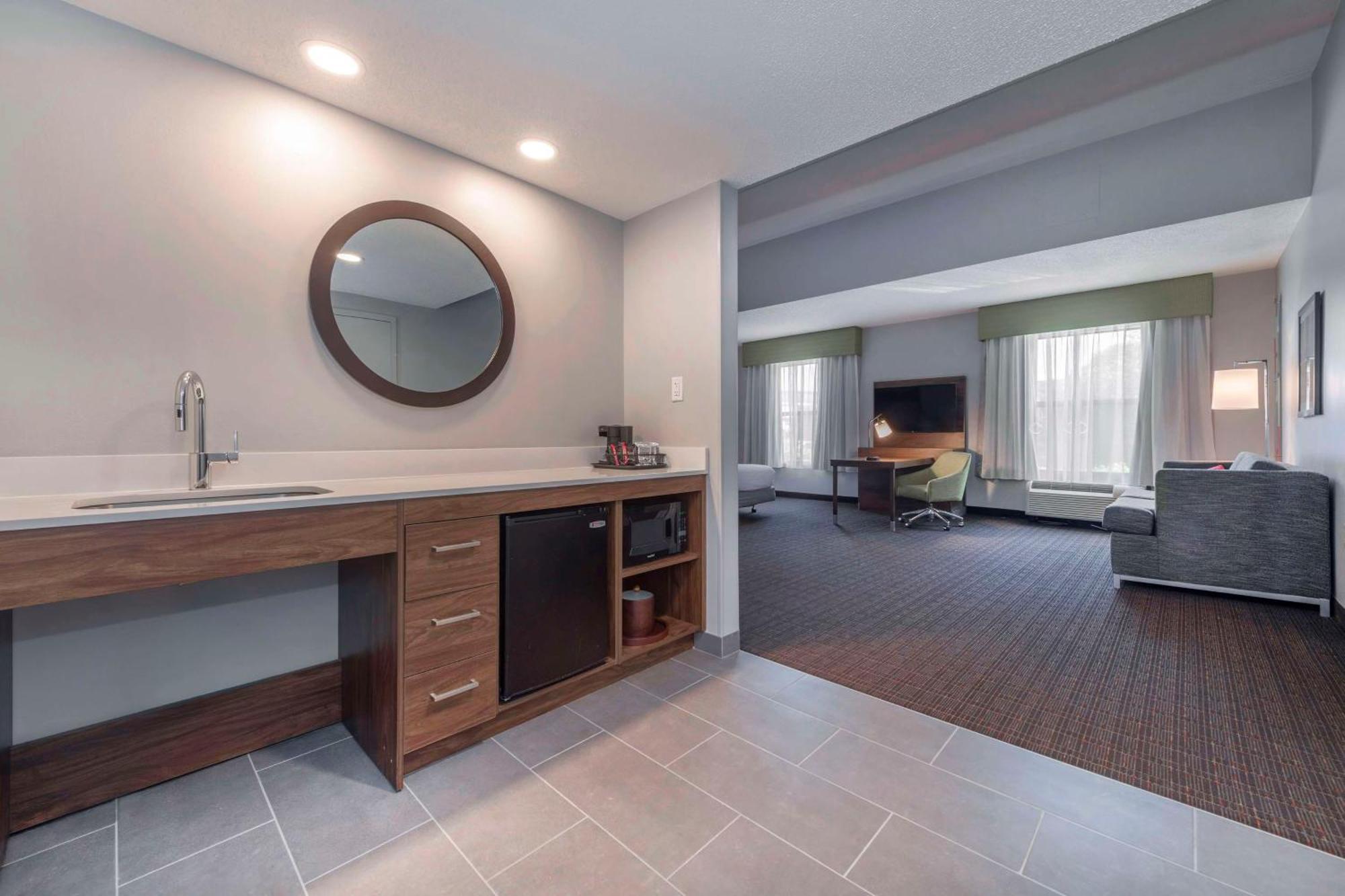Hampton Inn & Suites Burlington Bagian luar foto