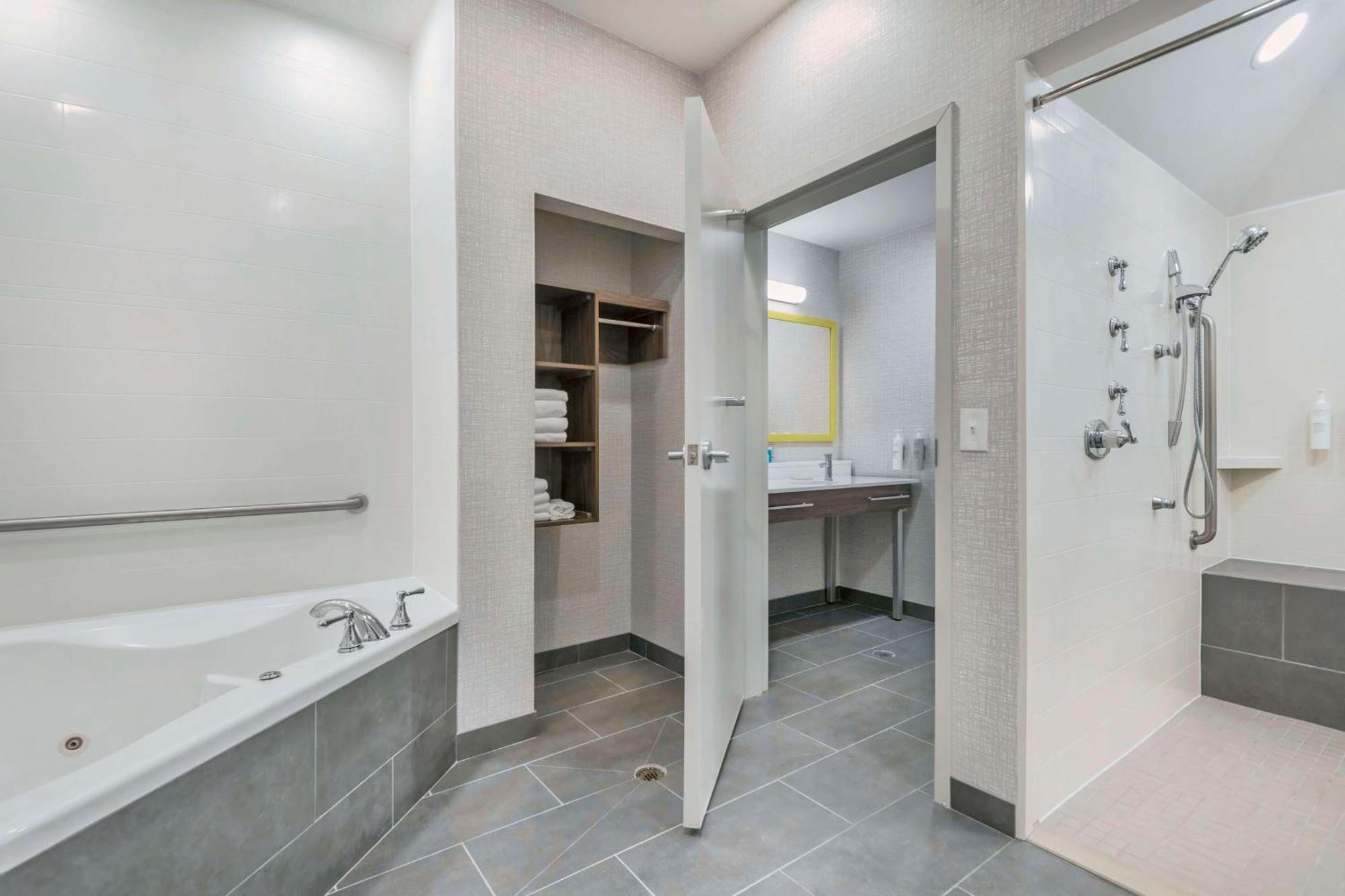 Hampton Inn & Suites Burlington Bagian luar foto