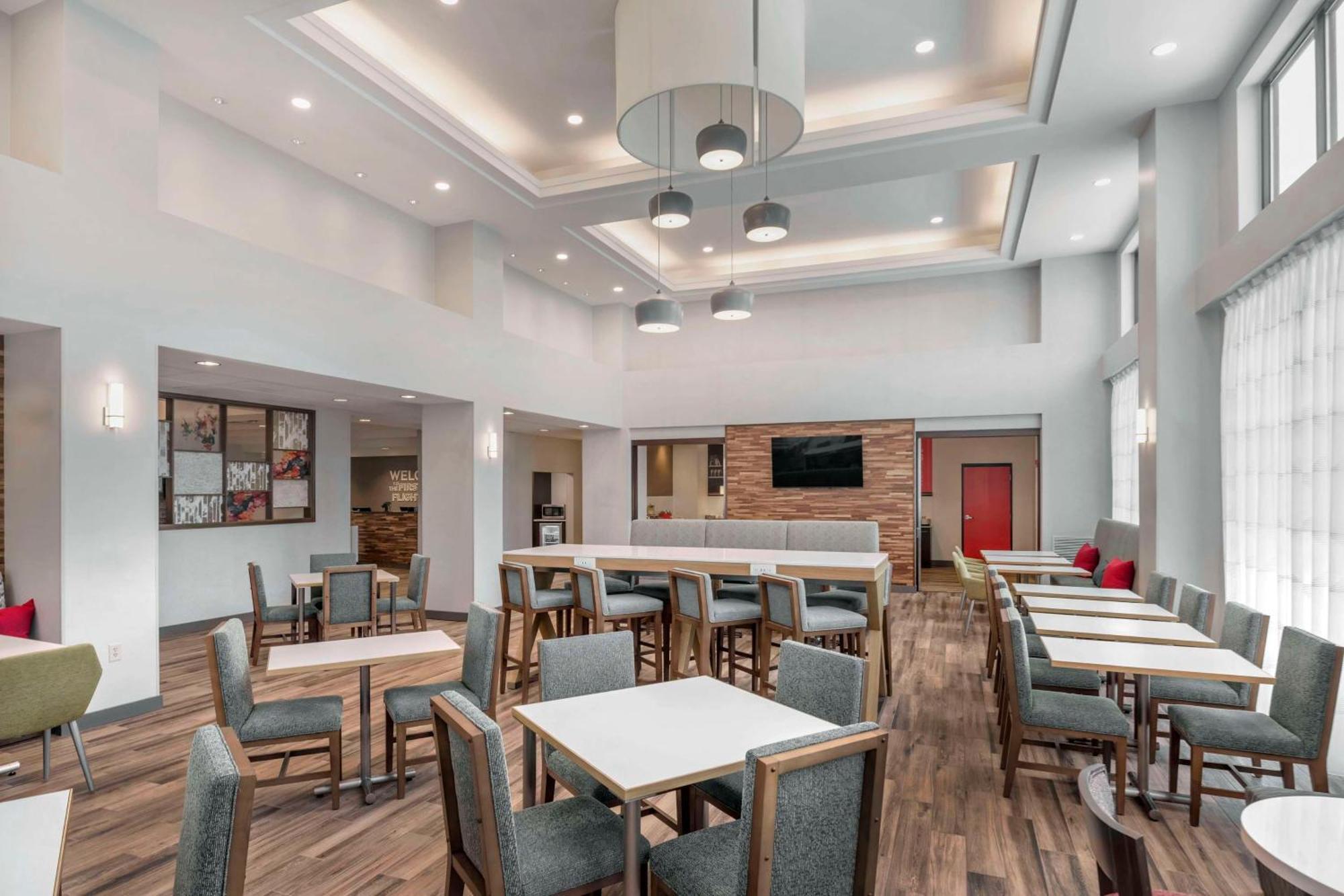 Hampton Inn & Suites Burlington Bagian luar foto