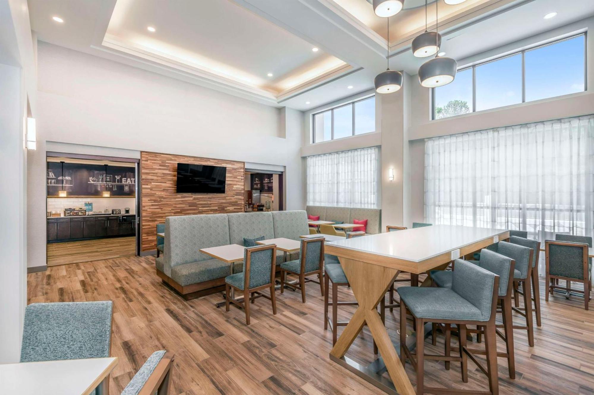 Hampton Inn & Suites Burlington Bagian luar foto