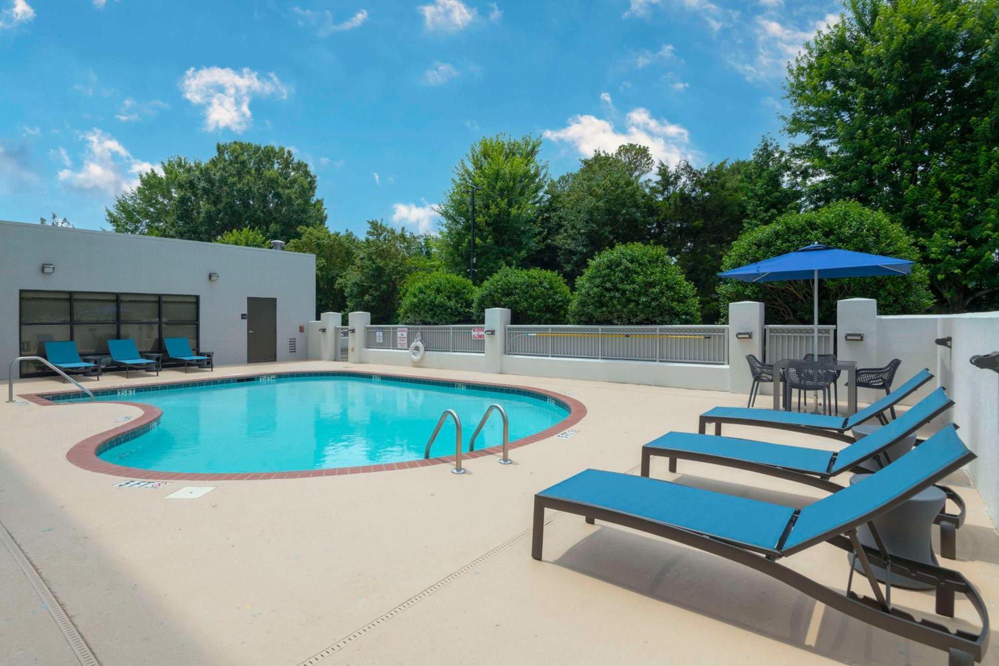 Hampton Inn & Suites Burlington Bagian luar foto