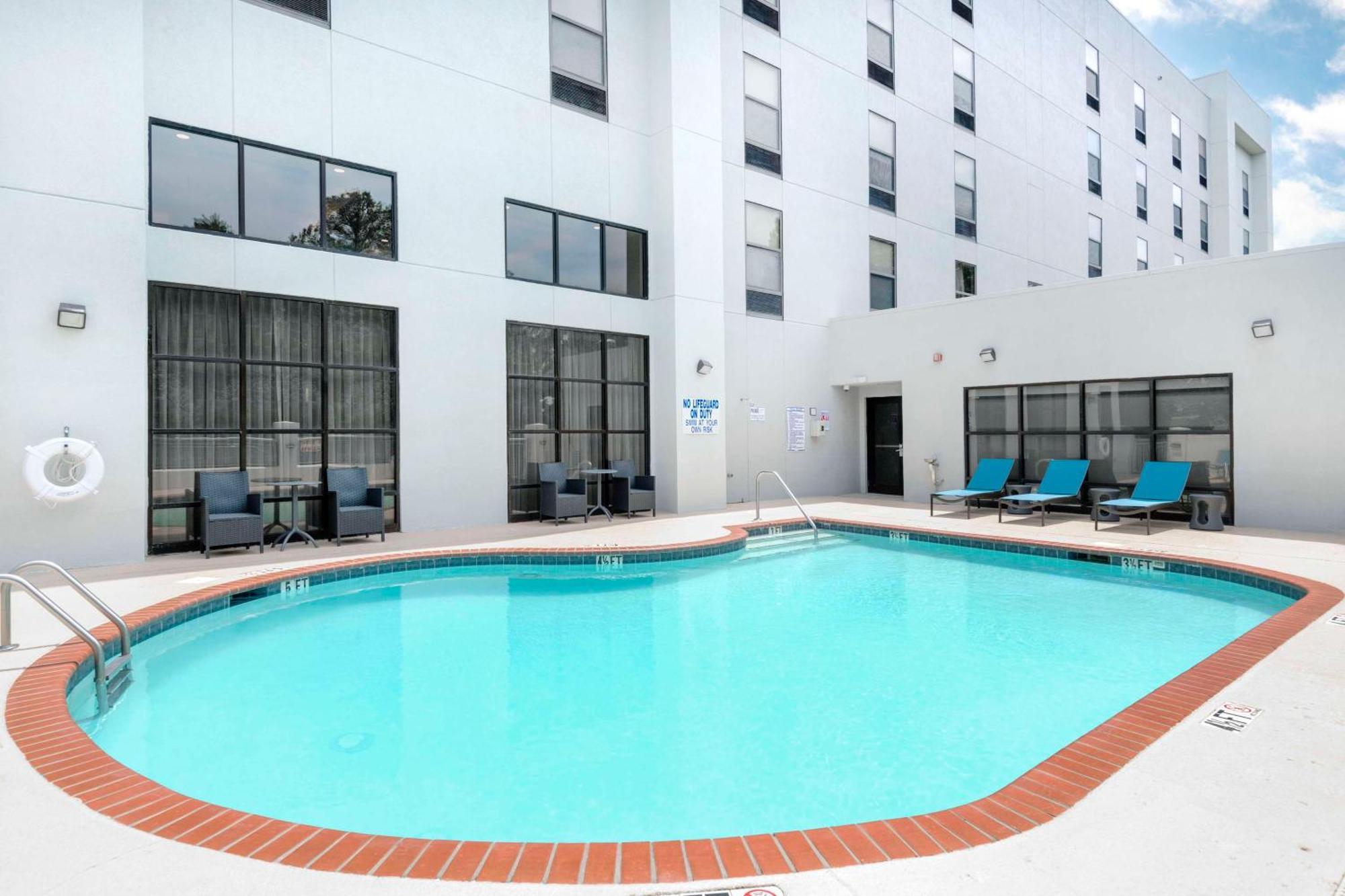 Hampton Inn & Suites Burlington Bagian luar foto