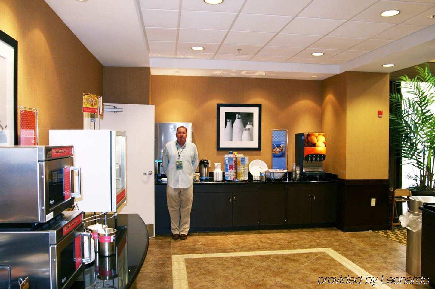 Hampton Inn & Suites Burlington Restoran foto